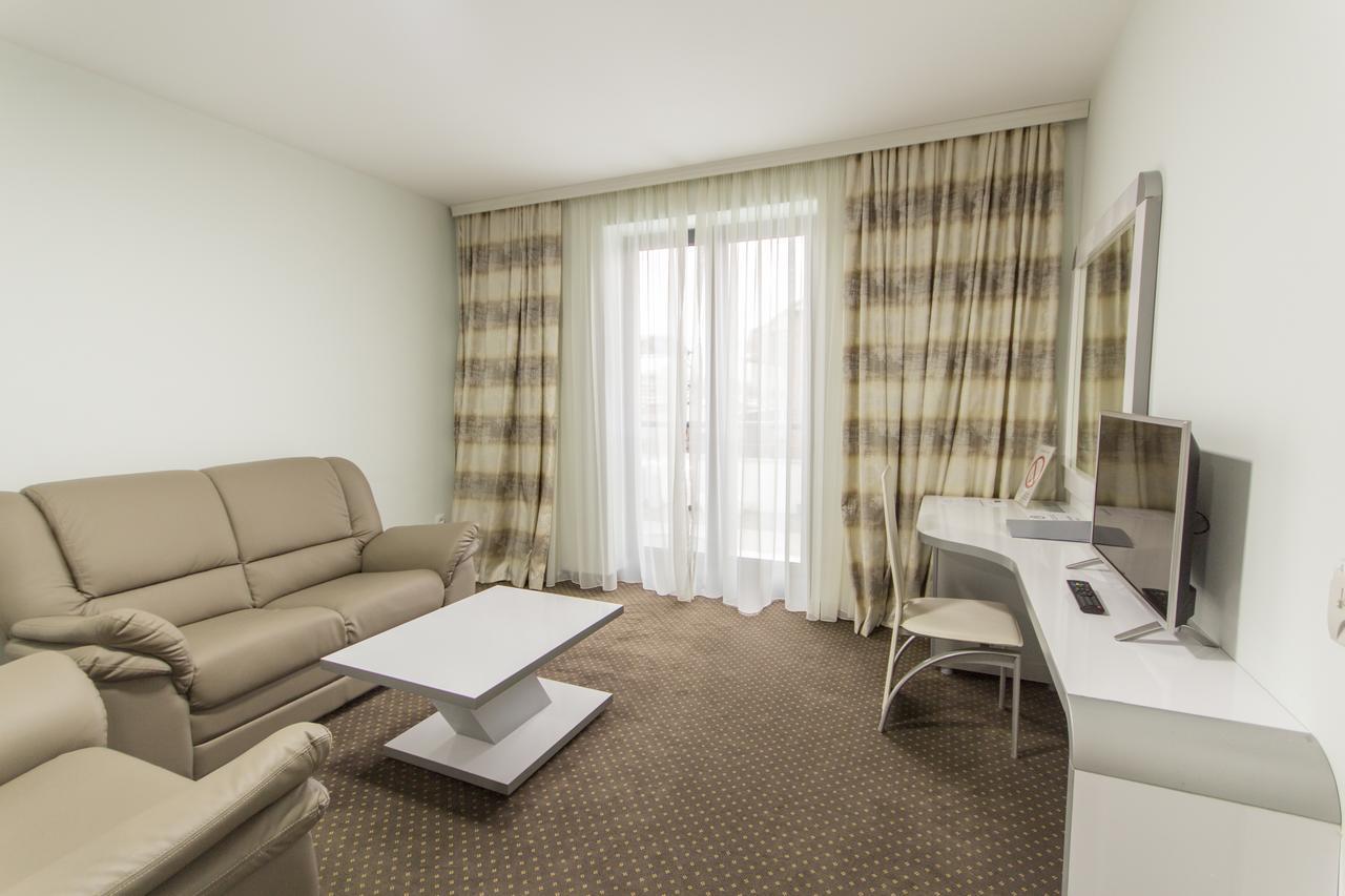 Garni Hotel Hollywoodland Wellness & Aquapark Белград Екстериор снимка